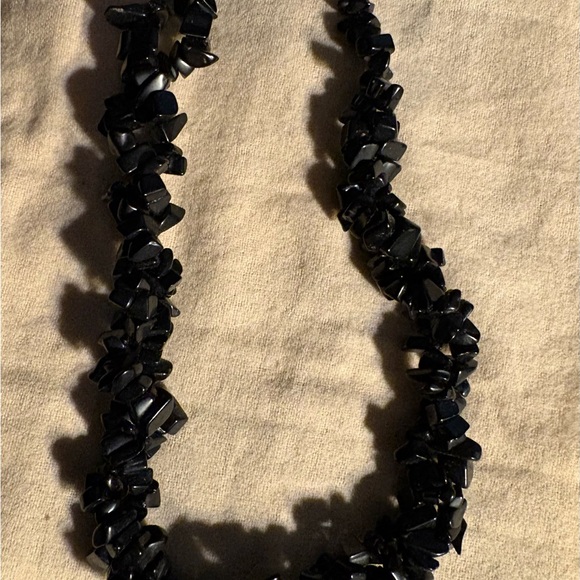 Vintage black coral necklace. 16"
Strand. Matching earrings in sterling silver. - Picture 3 of 7